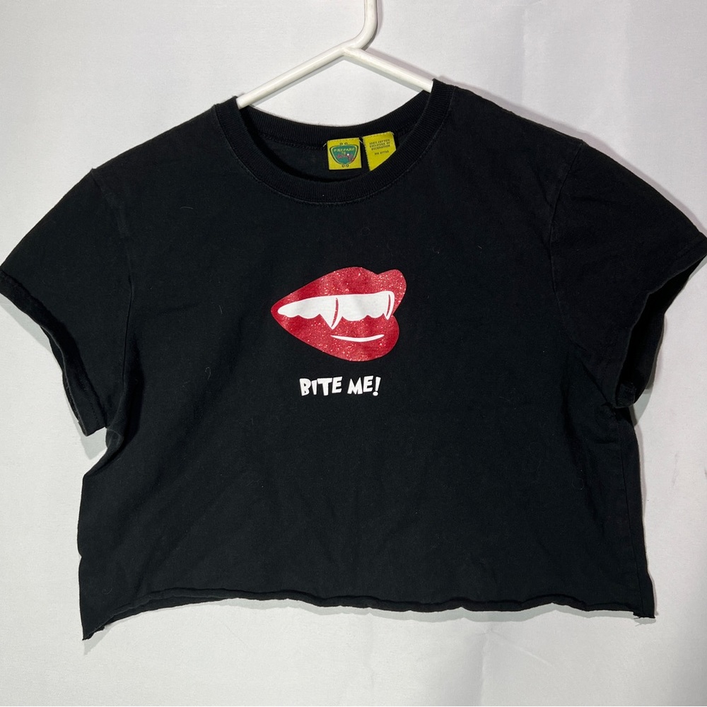 Bite Me Vampire Halloween Prepare To Scare Youth Black Crop Top Size 2XL.